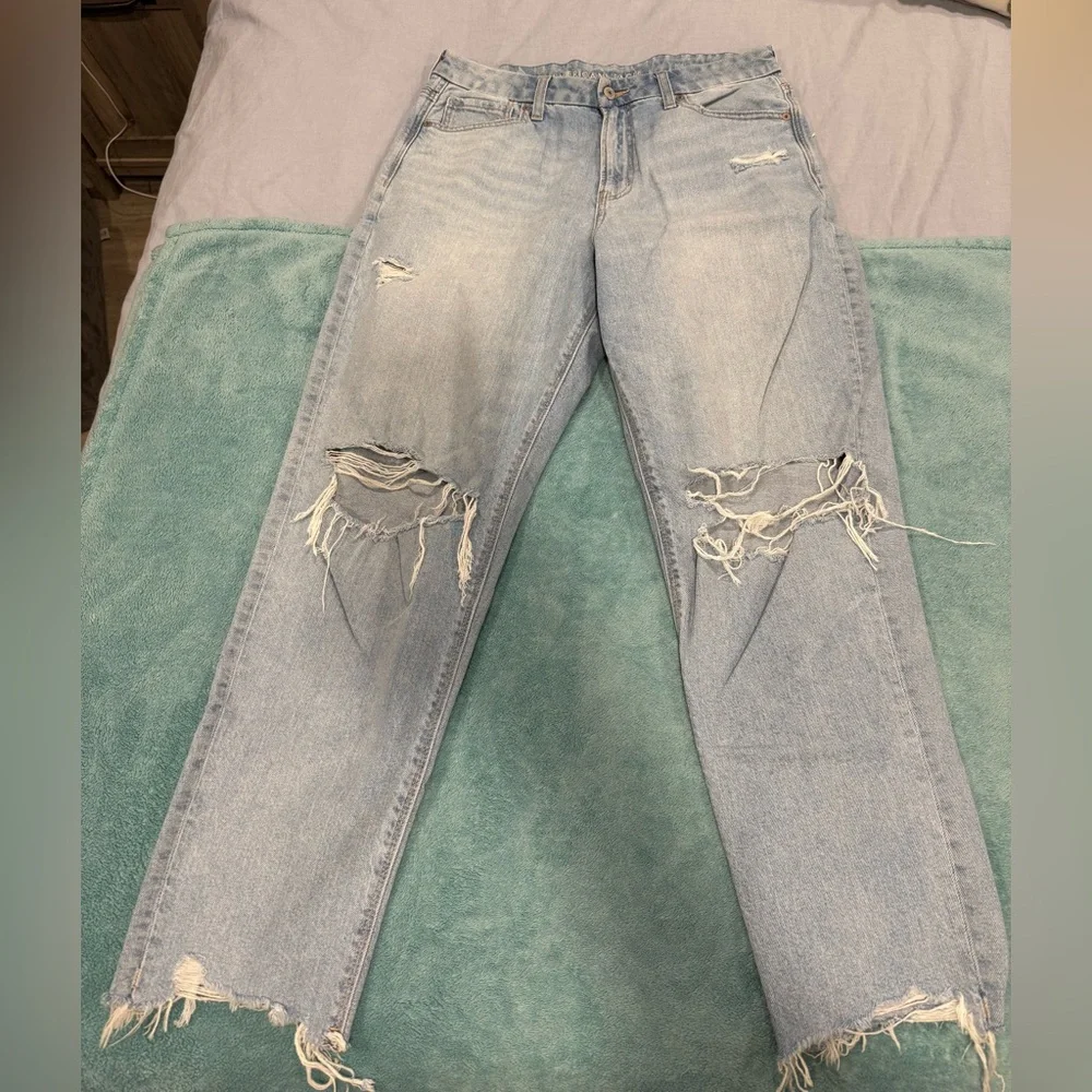 American Eagle Strigid Mom Jeans - Picture 1 of 4